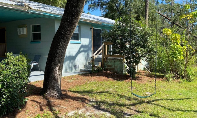 Interlachen Cottage | Nature Lover's Cottage: Ocala Forest Escape Near Rodman Dam