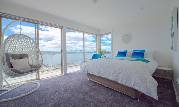 Sandy Bay House | Relaxing Nature Retreat with Panoramic Sea Views