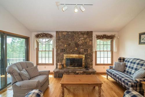 Bonne Terre House | Ideal Escape: Hiking Haven with Lakeside & Rolling Hills Views