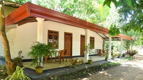 Inamaluwa House | Budget-Friendly Nature Royal Resort with Breakfast Included