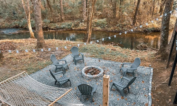 Cave Spring Cabin | Relax at Nature's Cedar Creek Getaway with Spa & Hot Tub