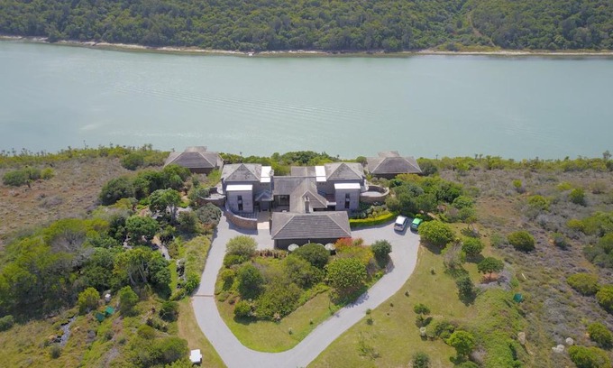 Kenton on Sea Apartment | Cozy Nature's Cottage with Kitchen & 9/10 Guest Rating