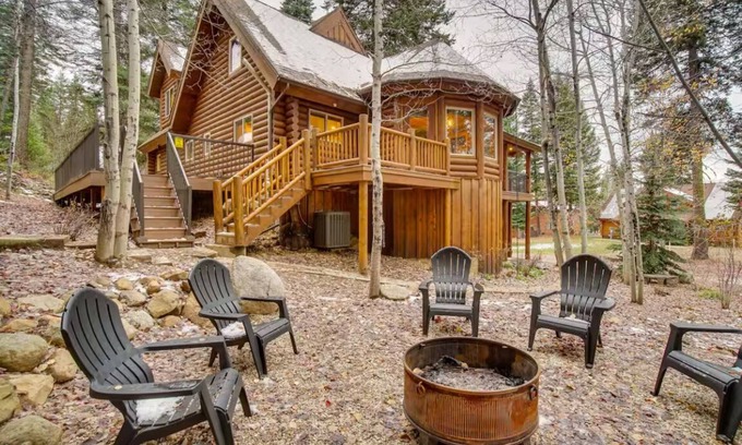 McCall Cabin | Nature's Delight, Family-Friendly Cabin w/ Private