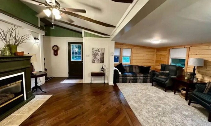 Delta Cabin | Experience Nature's Grove Cabin: Top Rated with Breakfast