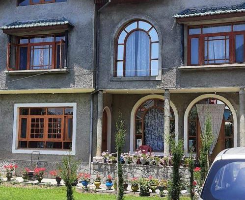 Brein House | Family-Friendly Nature's Resort with Relaxing Hot Tub