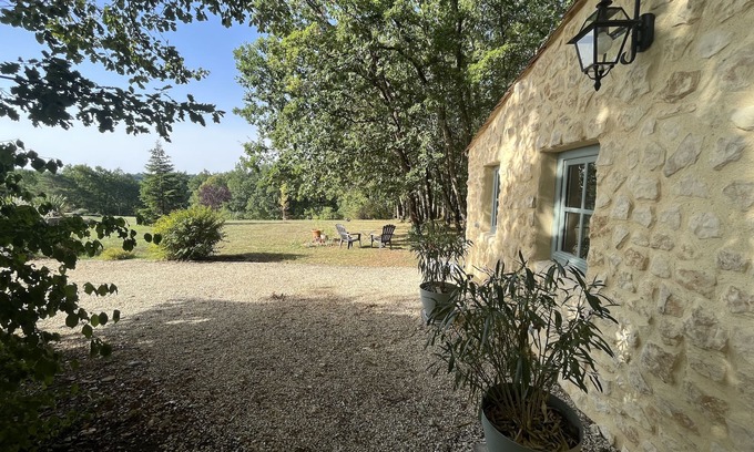 Audrix Cottage | Tranquil Nature Retreat at Colombet with Breakfast Included