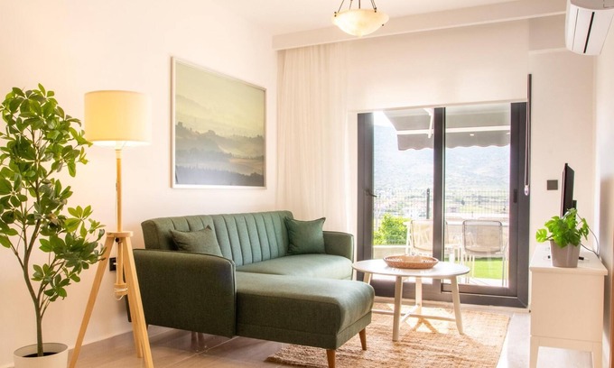 Gulbahce Mahallesi Apartment | Nature View Flat with Garden in Urla, Izmir