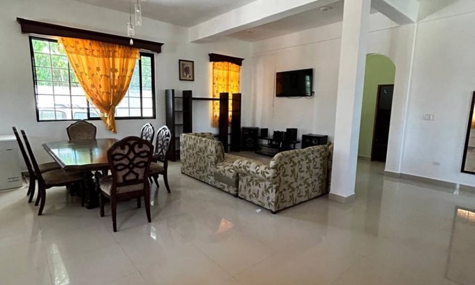 Corozal House | Nature view in a quiet urban neighborhood 1-bedroom house with WiFi and AC