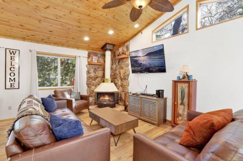 Upper Moonridge House | Eco-Friendly Retreat at Nature's Delight Big Bear with Hot Tub