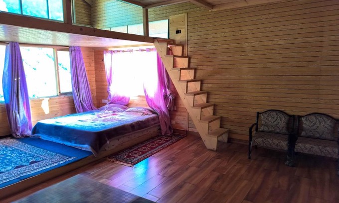 Gunehr Hotel | Nature's Edge: Guest Rated 10/10 with Family & Pet Benefits
