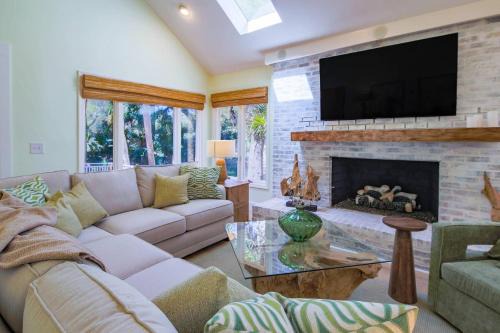 West Beach House | Discover Nature's Haven: Family-Friendly Retreat Awaits