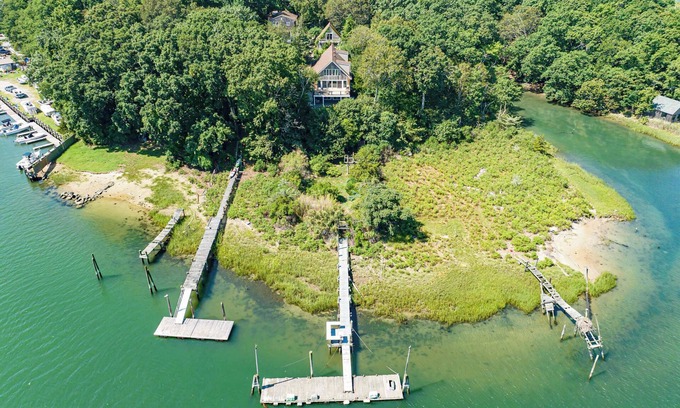 Mattituck House | Nature's Paradise: Waterfront Retreat with Private Dock
