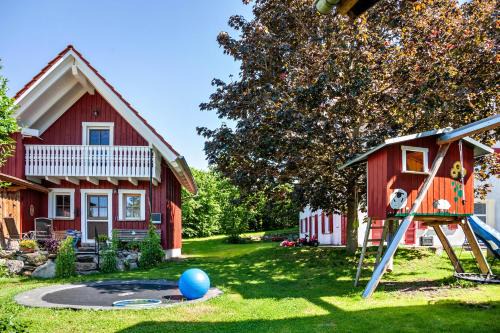 Ebersbach-Musbach House | Family-Friendly Naturhäusle Oberschwaben with High Ratings