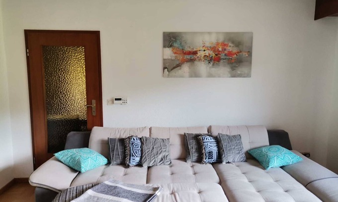 Juenkerath Apartment | Modern Ferienwohnung with Spa and Hot Tub, Guest Rated 10/10