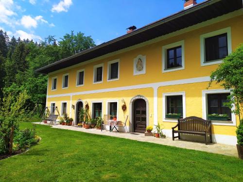 Sankt Johann am Wimberg Apartment | Discover Naturoase Mühlviertel: Pet-Friendly Oceanfront Retreat