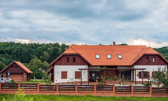 Alsoszolnok House | Relax at Naturpark Vendégház: Rated 9/10 with Spa Access
