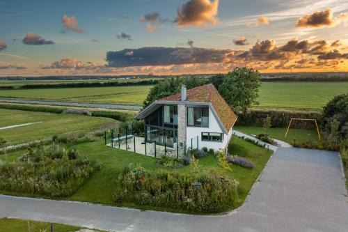 De Waal Villa | Discover Natuurvilla 14 Westerkolk: Pet-Friendly Retreat