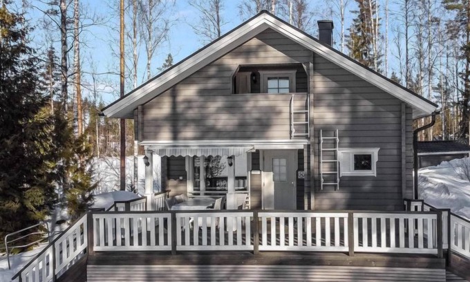 Rautalampi House | Tranquil Naurisniemi with Lake Views and Spa Retreat