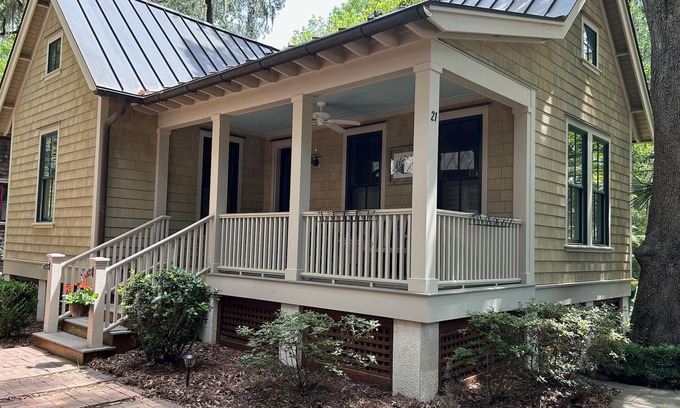 Olde Town Cottage | Experience Nauti-Jayne Cottage with Pool and Spa in Bluffton