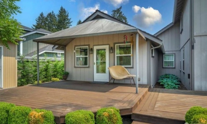 Parkland House | Relax at Nautical House: Lakeside Retreat with Hot Tub