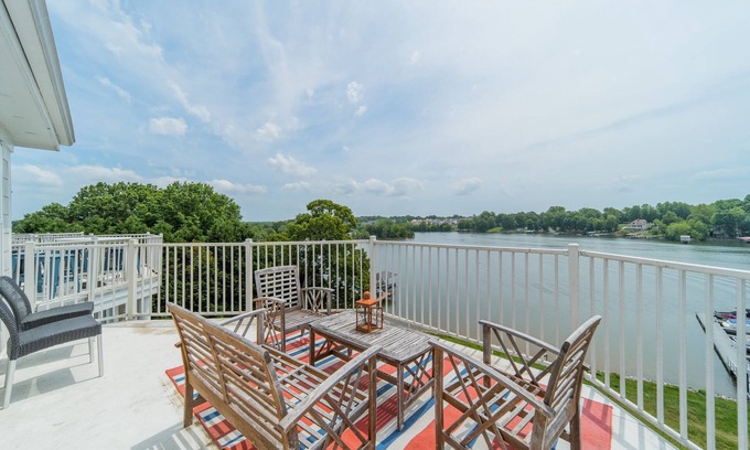 Mount Mourne Condo | Top-Rated Nautical Nest | Pet Friendly & Steps to Dining!