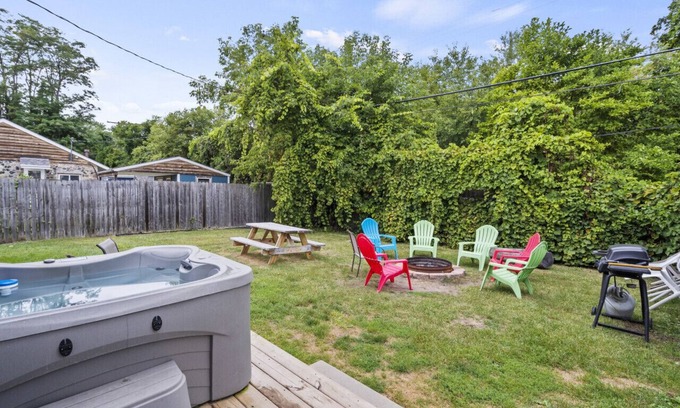 Lexington House | Impressive Remodeled 4BR Cottage with Hot Tub & Ocean View