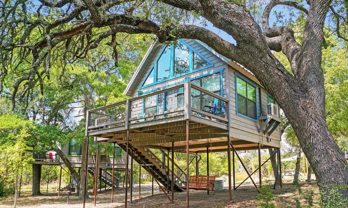 Dripping Springs Cabin | Unique Tree House Escape in Dripping Springs Awaits You