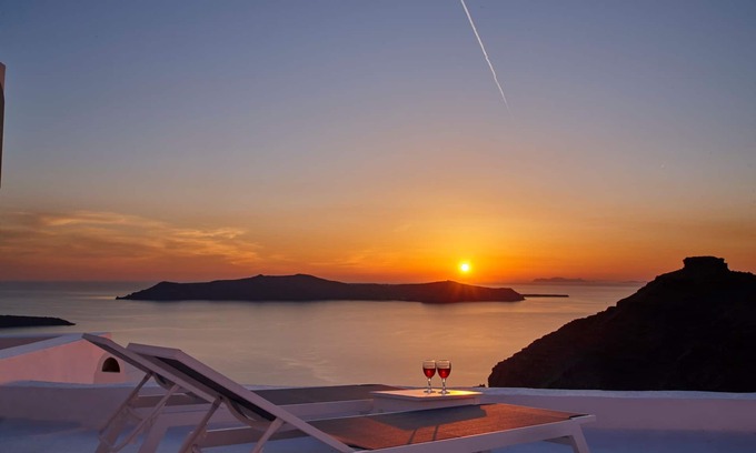 Firostefani Villa | Experience Nautilus: 3-Bedroom Villa with Hot Tub & Views