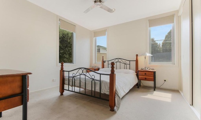 Lakes Entrance House | Family-Friendly Nautilus Hotel - Rated 8/10 by Guests