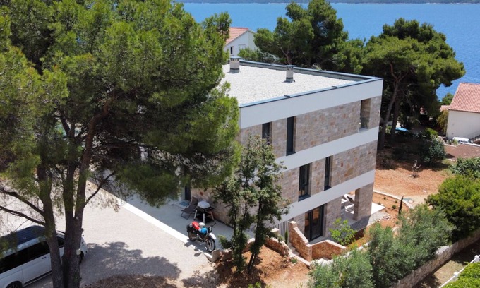 Zavala Apartment | Discover Nautilus-Bay Suites: Ocean View & Family-Friendly