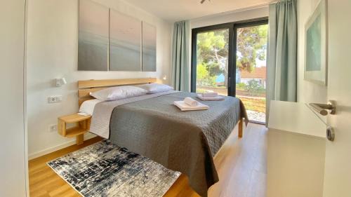 Zavala Apartment | Oceanfront Nautilus-Bay Suites with 10/10 Guest Rating
