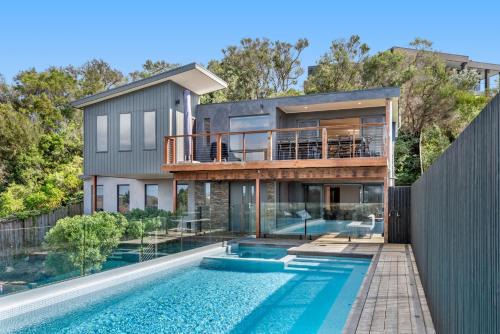 Rye House | Experience Nautilus by Ready Set Stay: Pool & Family Friendly