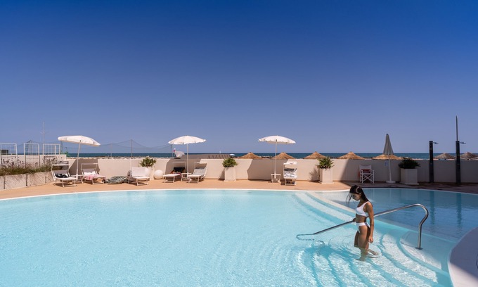 Pesaro Hotel | Family-Friendly Nautilus Hotel with Pool & Spa Amenities