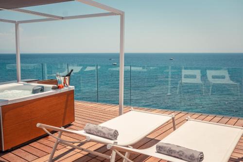 Giardini Naxos Hotel | Oceanfront Nautilus Hotel: Guest Rated 9.3/10, Family Friendly