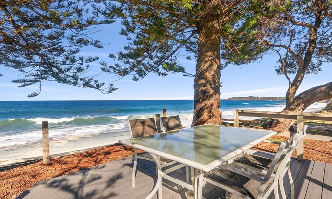 Moonee Beach Apartment | Cozy Nautilus Resort - Beachfront Executive Apartment Awaits