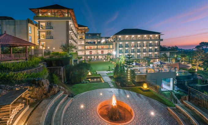 Tawangmangu Hotel | Discover Nava Hotel Tawangmangu: Family-Friendly Retreat