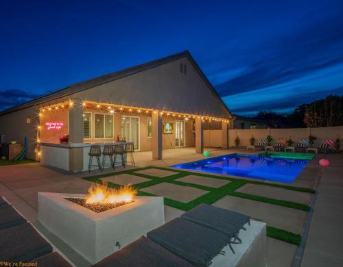 Indio House | Navigate Stays Best Backyard in Indio Pool and Bar