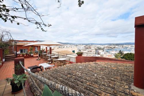 Ibiza City Centre Apartment | Discover Navila René: Family-Friendly Stay with Pool Access