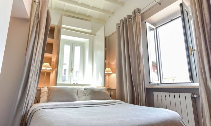 Rione VI Parione Apartment | Exceptional Navona Apartment: Pet Friendly & Spa Access