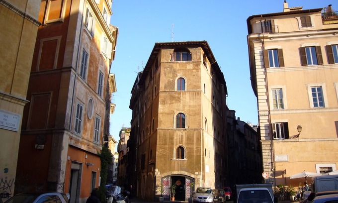 Rione V Ponte House | Experience Navona Loft Terrace: Historic Gem with Amenities
