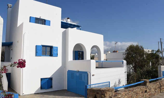 Kastraki Apartment | Discover Naxos: Cozy Semi-basement Apartment with Ocean View