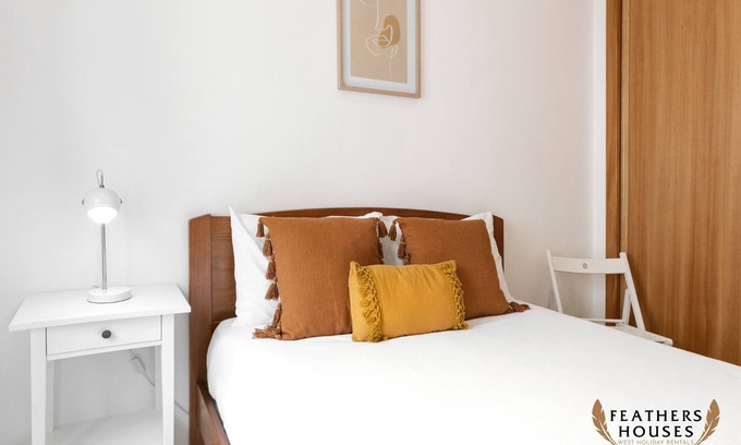 Nazare Apartment | Top-Rated Nazaré DownTown Flat with Spa & Breakfast