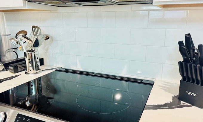 Windsor Park House | nCharming 2-bedroom house in wonderful Austin with WiFi, AC
