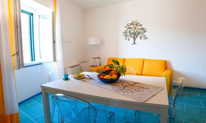 Pontone Apartment | Discover Ncopp' a' Scalinatella: Rated 9.4, Family-Friendly Stay