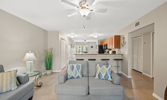 South Gate Ridge Condo | Inviting 2-Bedroom Condo with Pool in Siesta Key
