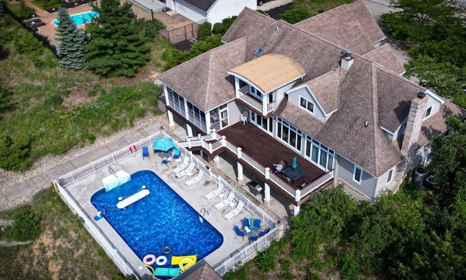 Grand Beach House | Exceptional 6 Bedroom Lakehouse with Private Heated Pool