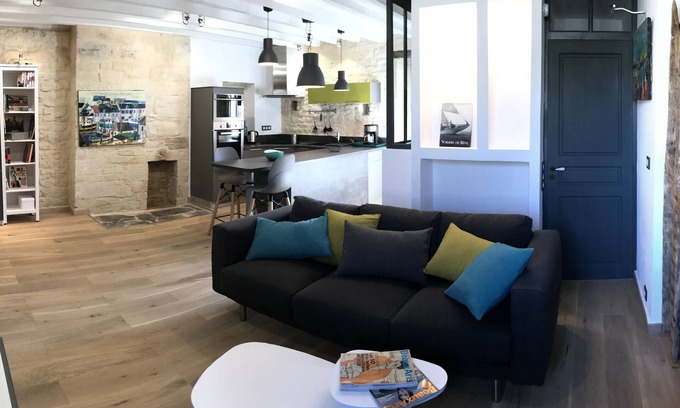 Port-en-Bessin-Huppain Apartment | Guest Rated: 9.8! Oceanfront Apartment in Maison des Evêques