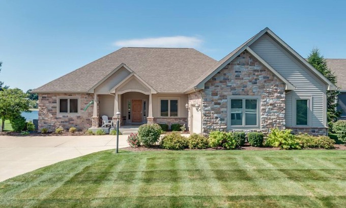 South Bend House | Unforgettable Stays Near NDU Football and Graduation Events