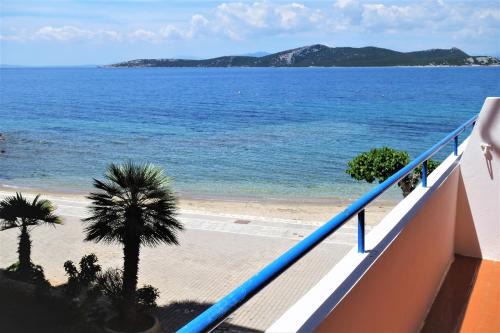 Nea Styra Apartment | Oceanfront Nea Styra Apartment with Breathtaking Views