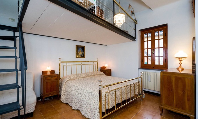 Carro House | Scenic Hillside House with Balcony and Family-Friendly Amenities